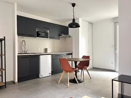 t1 - 22m ²
