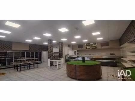 location murs commerciaux 215 m²