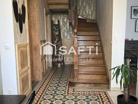 rare sur le secteur. une maison qui a traversé le siècle et qui n'attend plus que vos vali