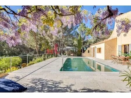 propriété d'exception - 2 habitations - dépendance - piscine - tennis - garage