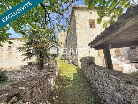 maison en pierre avec dépendances brie