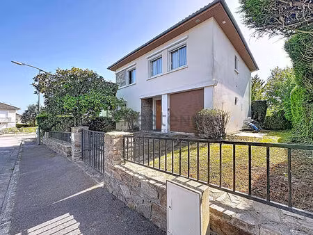 maison de 120m2  3 chambres et 1 bureau