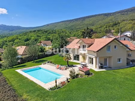maison individuelle t10 de 322m2 sur terrain de 1'748m2!