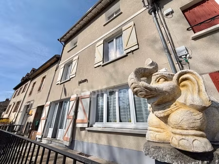 maison de village 131 m2  675 m2 de terrain  3 chambres possibilité d'une 4ème  dépendance