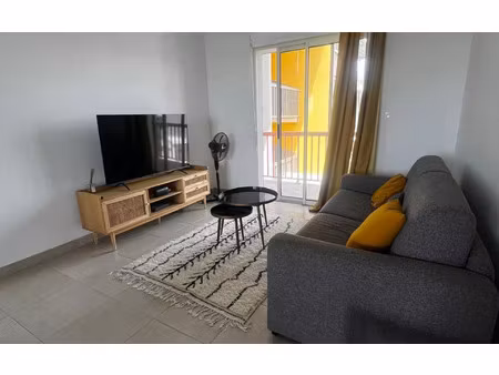 location appartement  m² t-2 à kourou  980 €