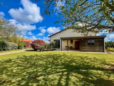 maison familiale 7 pièces – 186 m² – plain-pied – terrain arboré de 2200 m² – airvault (ba