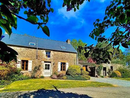 maison t3-4 en pierres & jardinet & cour. une résidence de charme en campagne