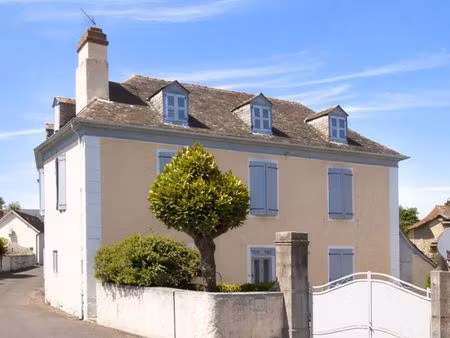 maison de maître avec calade et jardin – bâti patrimonial remarquable (1738)