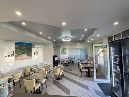 local commercial 80 m² ( kebab des pistes )