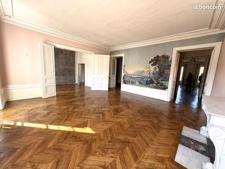 bureaux 236m²
