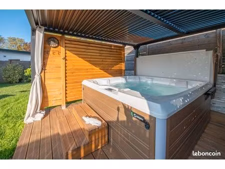 ? t4 rénové avec jardin 200 m²  jacuzzi & 2 parkings – dpe b