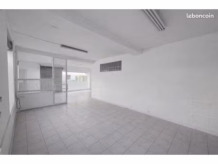 local commercial 80m² – rue passante – grande vitrine – oloron