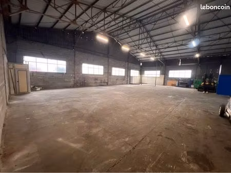 location hangar 300 m2