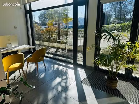 local 143 m²