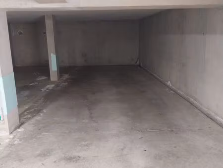 box 30m2 dans résidence sécurisé