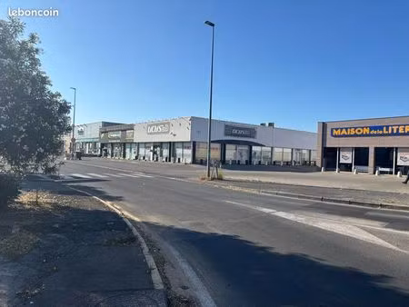 local commercial 400m2 /centre mas guerido
