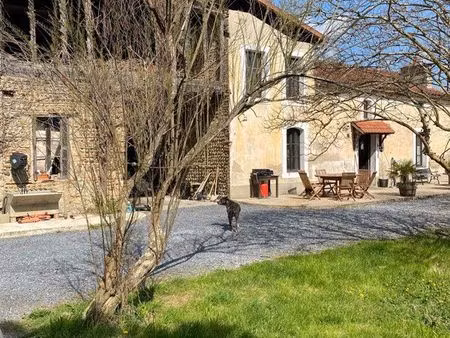 maison ancienne avec dépendance