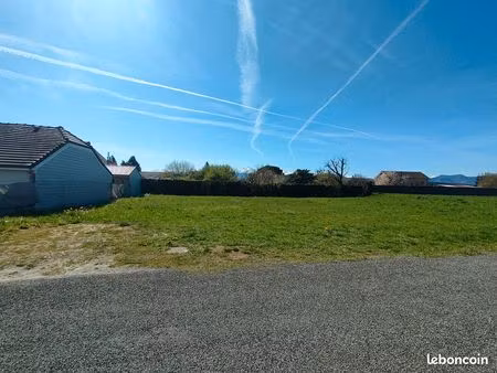 terrain constructible – 895 m²