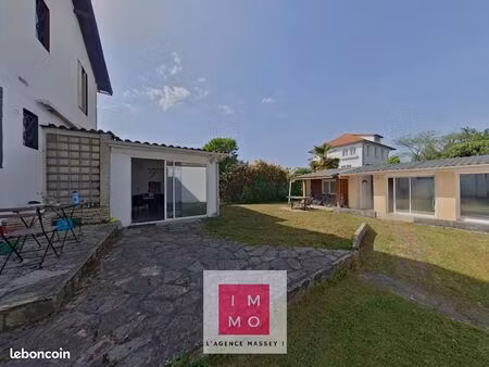 immeuble 11 pièces 184 m²