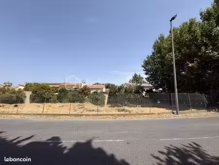 terrain 569 m² millas