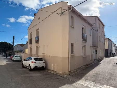 immeuble composé de deux appartements et d'un garage