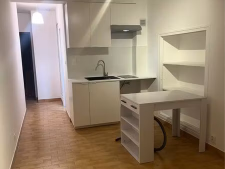 loue studio à l’année ( eau+ edf compris )
