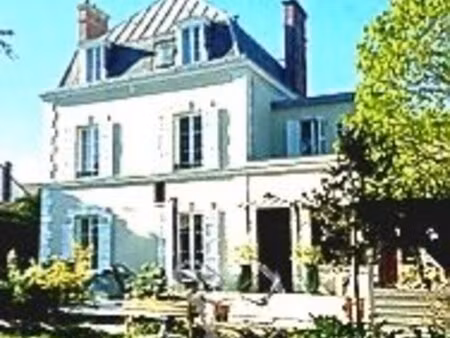 l'agence so exclusif présente un chateau dans mezières sur seine