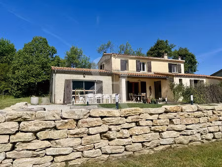 villa dans un environnement campagne