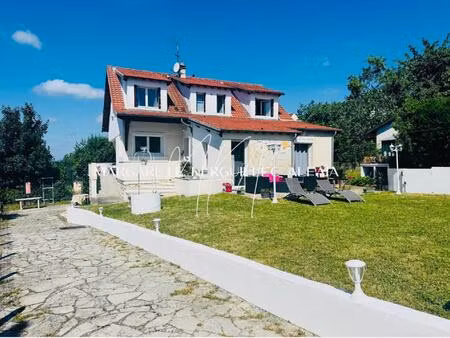 belle maison familiale de 145m² située sur les hauts-côteaux  5 chambres avec vue sur la t