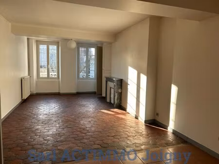 appartement t4 centre de joigny  proche des commerces de proximités et de la gare sncf
