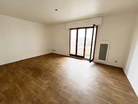 nancy quartier commanderie / croix-bourgogne – f3 avec balcons  parking et ascenseur
