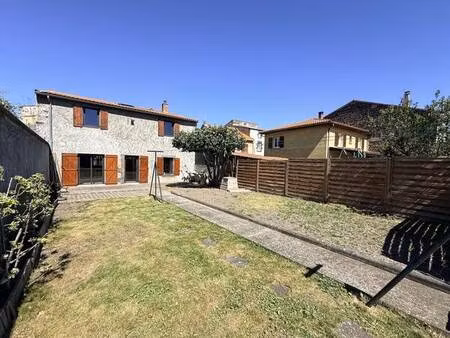 ancienne grange réhabilitée au cœur d’aubière – 190 m² – cour – jardin