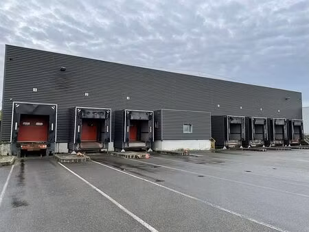 vente/location local d'activités change 11 800 m²