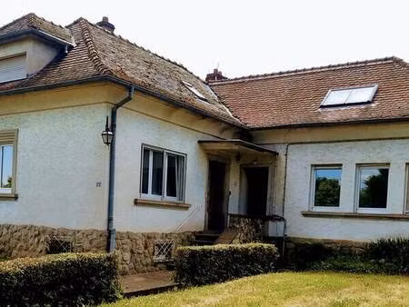 maison de 198 m²   9 pièces  terrain de plus de 13 ares