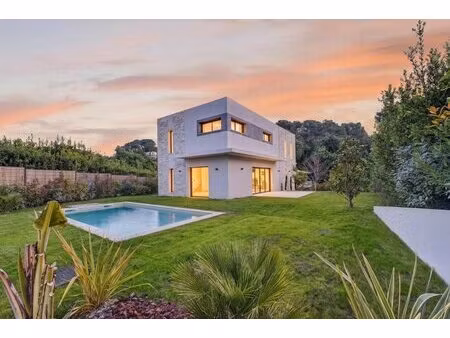 mougins international : villa neuve d'exception avec ascenseur en domaine privé