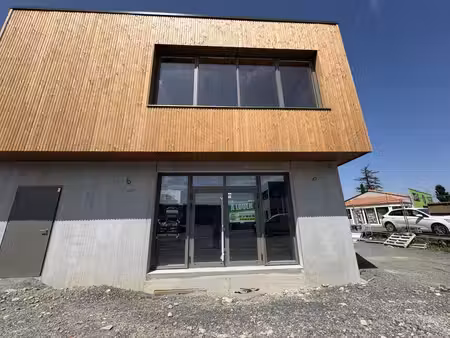 à louer local commercial 300 m² – 3 200 € |montaigu