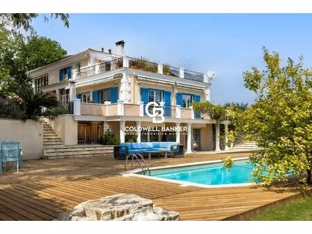 saint-paul-de -vence   charmante villa  de 250 m2  avec spa  piscine et terrain paysager.