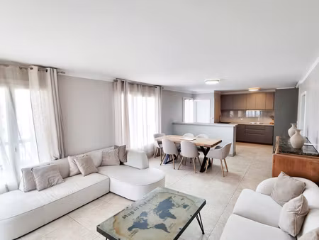 appartement 4 pièces de 105 m2   balcons   ascenseur