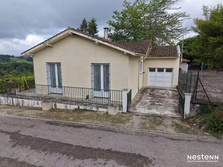 a vendre maison de 89 m² avec garage et jardin au centre du village de courrensan