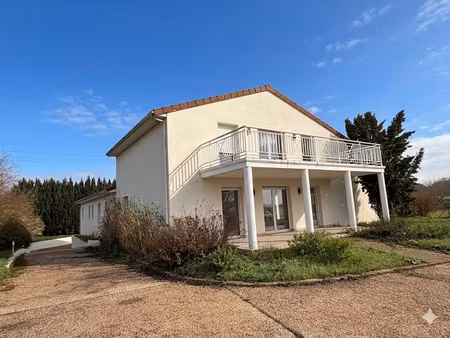 villa d'exception à beaumont saint cyr ? volumes hors normes & sérénité