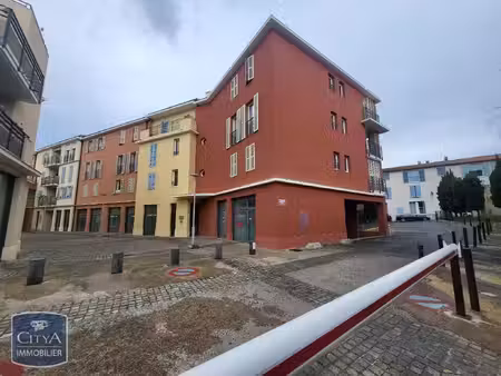 parking à louer 14 m² - fréjus (83) - 148€