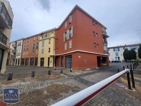 parking à louer 14 m² - fréjus (83) - 148€