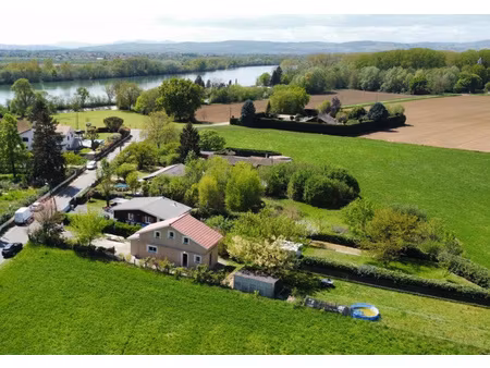maison rénovée avec grand terrain plat – proche bord de saône