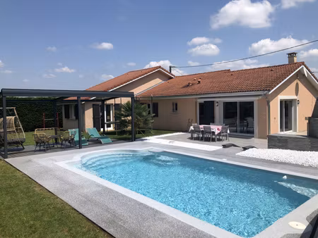 saint chef - plain pied - 5 chambres - piscine - garage - terrain clos de 1675 m²