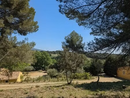 baudinard  beau terrain dominant de 1521 m2.