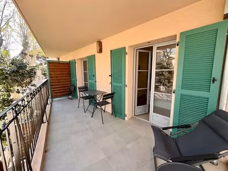 deux pièces avec terrasse et garage idéal pied-à-terre ou investissement locatif