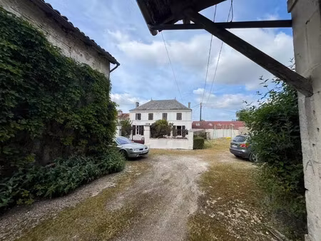 vente maison 3 pièces 103 m² à asnières-la-giraud (17400)  150 500 €