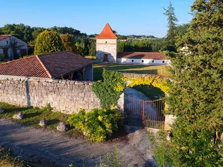 domaine avec deux habitations au cœur du village historique de prayssas