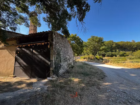 achat local commercial 70m² saignon 84400