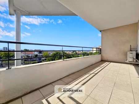 t3 de 62m² avec 2 terrasses et garage double